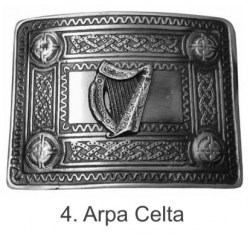 Cinturón negro con hebilla