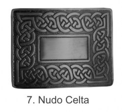 Cinturón negro con hebilla