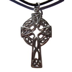 Cruz Celta de Plata con Triquetras